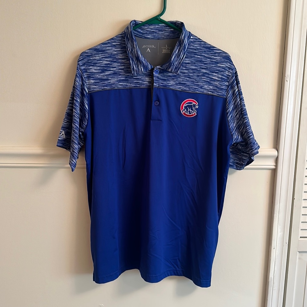 Men’s size large Chicago Cubs golf polo like new. MLB